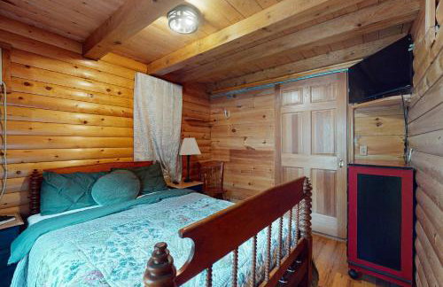 Hemlock Ridge Retreat - Photo 12