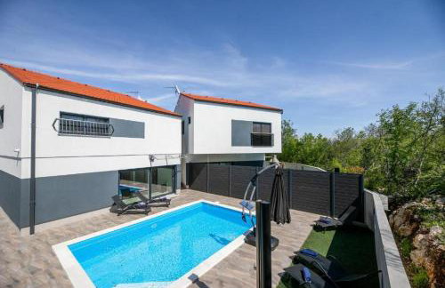 VILLA GEORGE z ogrevanim bazenom in vrtno kuhinjo - Foto 8