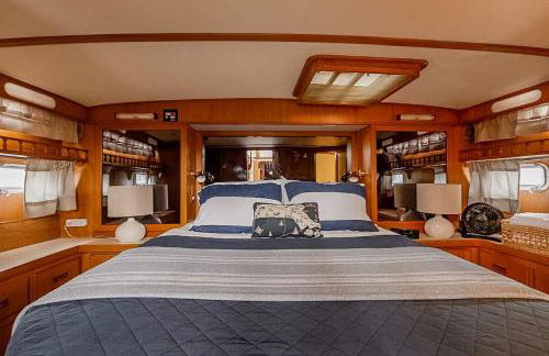 2BR Spacious & Comfy 43' Yacht - Heat & AC - On the Freedom Trail - Best Nights Sleep - Foto 9