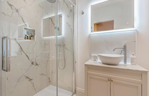 Courtyard Cottage - Photo 11