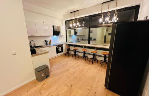 Big Apartment l 18 Beds l Free Parking l WiFi l - Photo 1