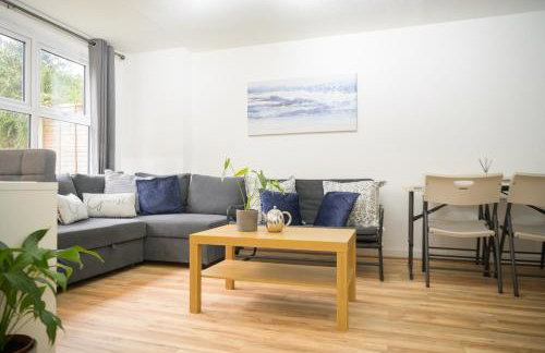 Silver Pines - 2BR - King Bed - 6 Guests - Wi-Fi - Free Parking - Foto 25