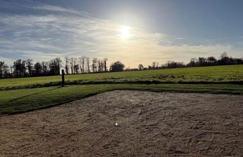 Le Pressoir, maison au calme, grand jardin, vue dégagée sur les champs, belle terrasse, 3 chambres, 2 sdb, 2 WC, parking privé, 5 kms de Bayeux et 7 kms plage d'Arromanches au coeur des plages du débarquement - Foto 25