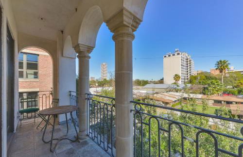 Elegant French Patio Home with Private Pool - Foto 26