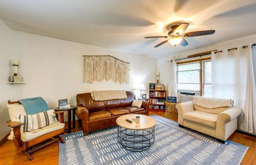 Walk to Owasco Lake Auburn Home with Hot Tub - Foto 1