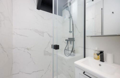 NEW Remodeled Home 4Bed/3.5Bath, Walking to BEACH! - Foto 47