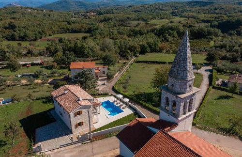 Villa atop the village with stunning view - Foto 4