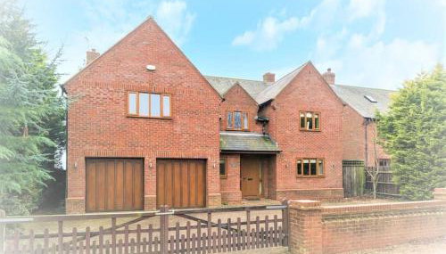 Spacious Home, 6 large bedrooms, full sky package, sleeps 14 - Foto 1