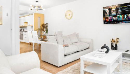 Three Bed House - Parking - Garden - Fast Wi-Fi 19LL - Foto 2