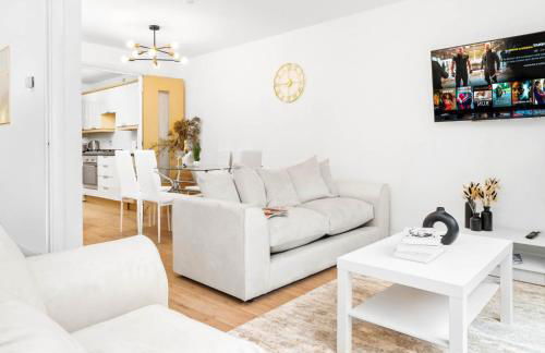 Three Bed House - Parking - Garden - Fast Wi-Fi 19LL - Foto 2