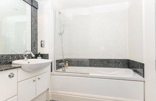 Charming Two Bedroom apartment with Balcony - Foto 11