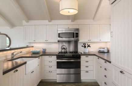 Chapman Cove by Avantstay Gorgeous Beach Bungalow w/ Sauna - Photo 16