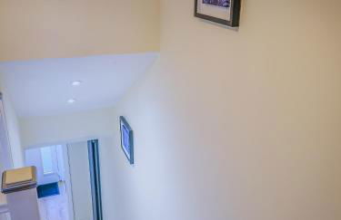 Deja Blue Luxury 3BR Home By AltoLuxoExperience Short Lets & Serviced Accommodation With Free Wifi & Parking - Foto 10