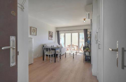 FRGK Fauvettes 1BDR Terrace, Parking, AC & Ultra-Fast Wi-Fi - Photo 28