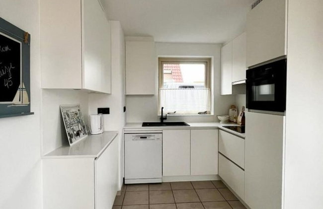 Appealing Bungalow With Garden - Photo 21