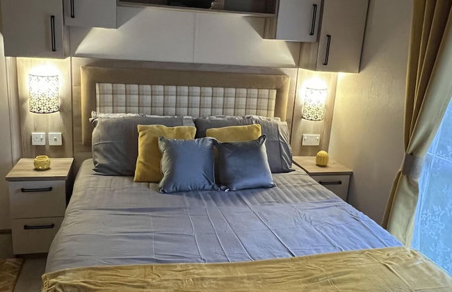 2 Bed Caravan - Sleeps 6 - Parking - Pets - Photo 5