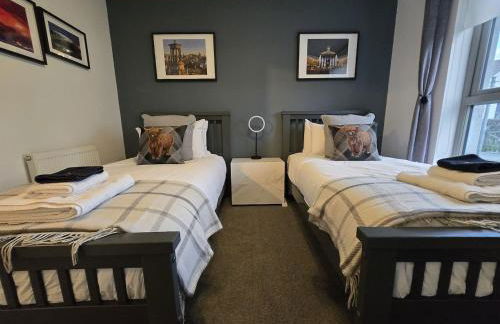 Modern Stirling Apartment - Free Parking - Photo 14