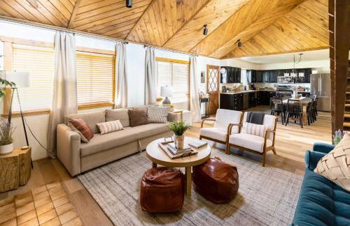 Whispering Hollow Lodge on Greer Main St! - Foto 8