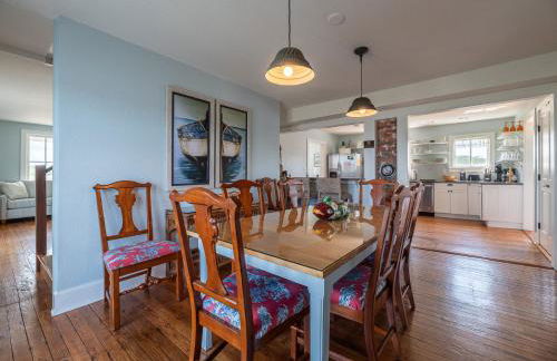 Sawyers Lodge - Historic Soundfront Home, Pool, Hot Tub, Boat Launch, Kayaks, Pets OK, Flex Stays - Foto 13