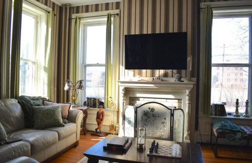 Historic Manor Overlooking Park - Foto 17