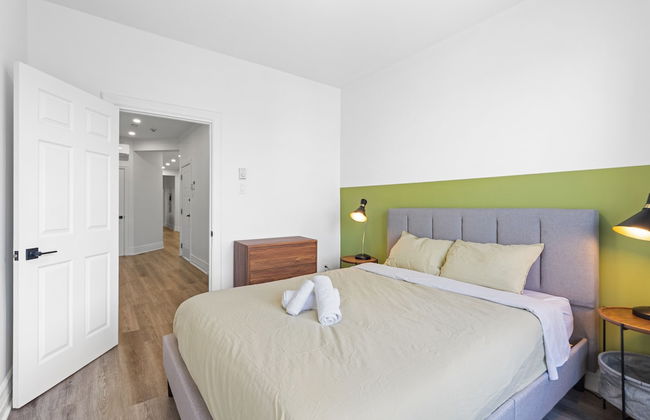 SPACIOUS RENOVATED APARTMENT SLEEPS 12 - Foto 1