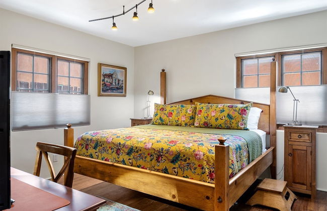 Casa O'keeffe - Five-minute Walk to The Plaza, Quiet Neighborhood, Comfort and Convenience - Foto 2