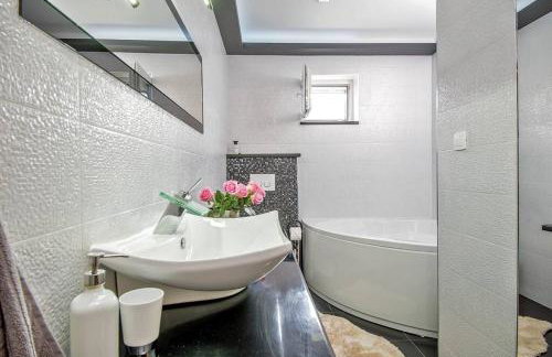 Luxury Villa,private pool, sauna,Jacuzzi,near Split - Photo 63