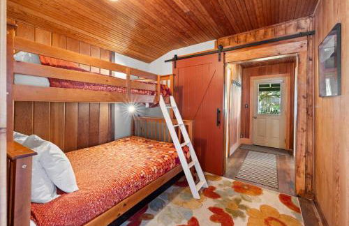 Historic Oceanside Cabin with Peek-a-boo views dog friendly - Foto 32