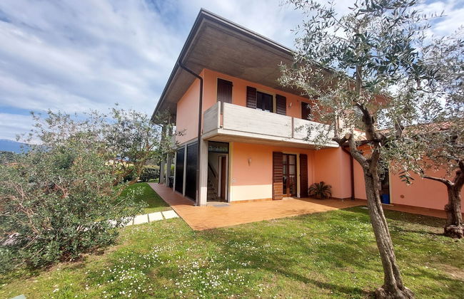 Spacious Villa Over two Floors, Amazing View and Private Garden for 9 Guests - Photo 1