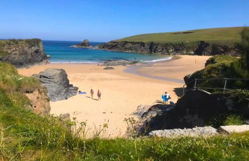 Cosy Seaside Bothy For 4 In Trevone Bay Close To Beach and Padstow - Photo 1