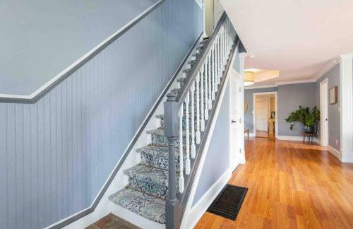 Spacious Retreat with guest house, game room, parking in N Tacoma - Foto 14