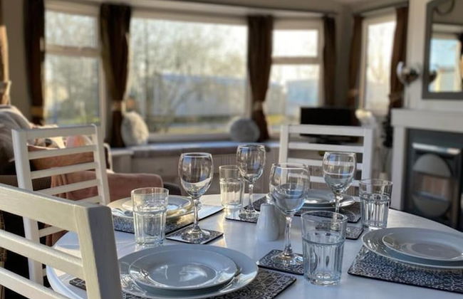 Immaculate 2-bed Static Caravan Near the Lake - Foto 17