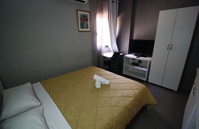 Rich Luxury Suites - Photo 38