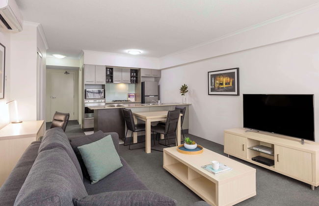 Oaks Brisbane River City Suites - Photo 21