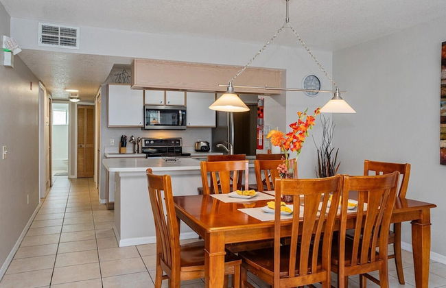 Villas at Island Club Community, Pools, Jacuzzi and More! - Photo 4