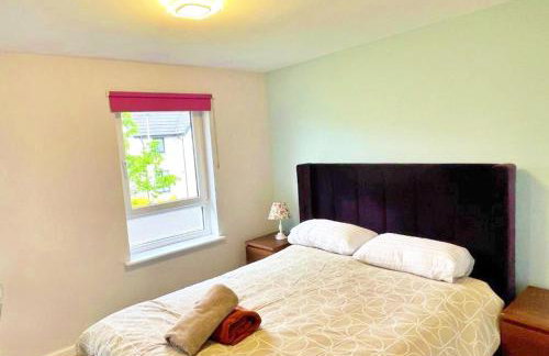 3 bed house with parking near airport - Foto 24