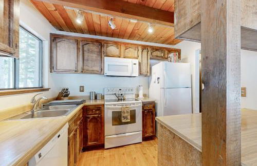 Less Than 2 Mi to Tahoe Donner Ski Resort Serene Retreat - Foto 8