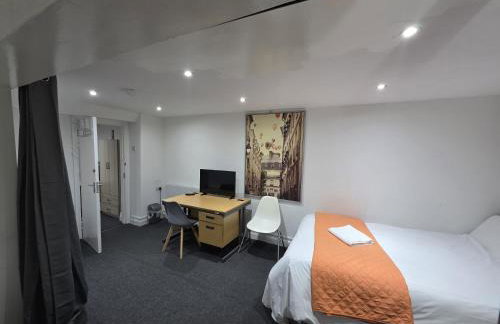 Spacious 3-Bedroom Apartment Near Stratford, 1 Minute From Train Station - Foto 5