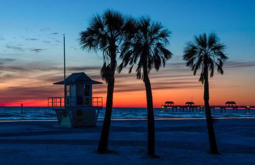 Coastal Sea Side Townhome - Walk to Beach! - Foto 41