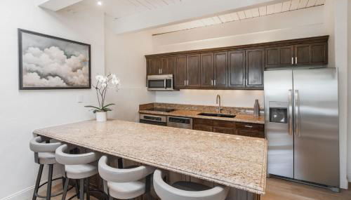 1 Block to Gondola Updated Top-Floor 2BR 2BA - Foto 3