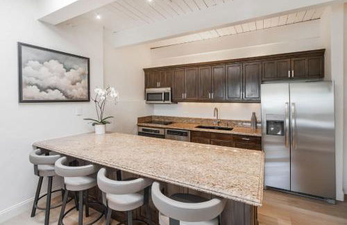 1 Block to Gondola Updated Top-Floor 2BR 2BA - Foto 3