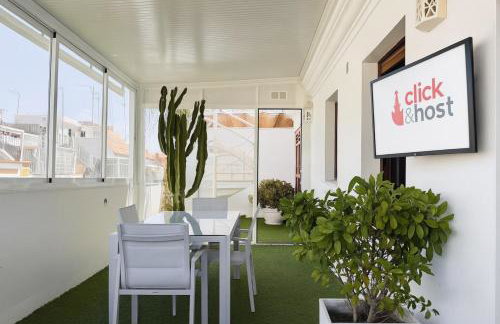 Atico en Triana - 2 terrazas privadas con parking - Photo 2