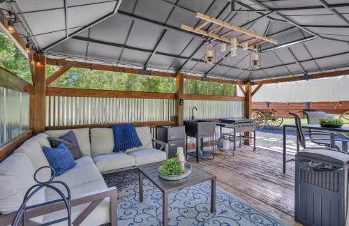 Secluded Luxury Wagon with Pond, King Bed, Full Bath, Patio - Foto 13