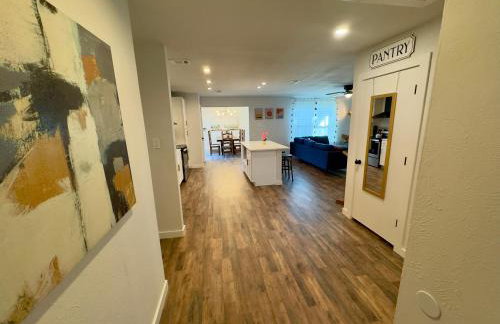 5 Star Stay Large Remodeled Modern 4BR Near UNT and TWU Sleeps 10 - Foto 33