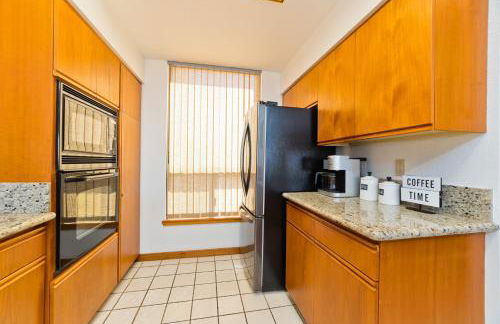 Hilton Pool Pass incl - Spacious & Relaxing Resort Gem ~ View ~ Pool ~ Gym - Foto 26