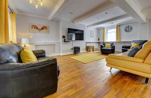 5 bedrooms, sleeps up to 16, secure parking space & comfort - Foto 1