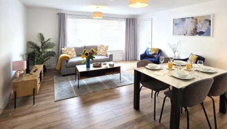 Modern One Bed Flat at Dawe Luxury Suites - An Entire Apartment near Ely Cathedral & Train Station - The Perfect Gateway to Explore Ely, Cambridge, Norfolk & London - Sleeps up to 4 - Foto 1