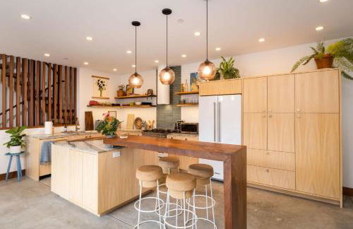 Modern indoor-outdoor living wHot Tub Walk to Beaches & Mountain Trails - Foto 13