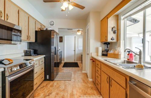 Walk to Golf Club Sun City Home with Private Pool! - Foto 8