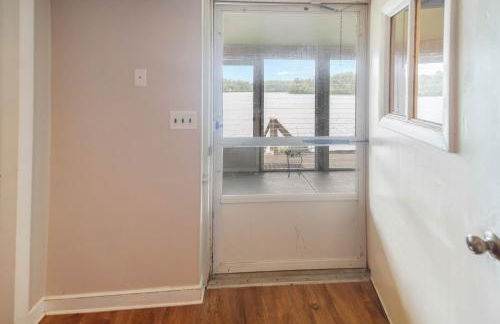 Family Lakefront Adventure House 3BR wFirepit & Scenic - Foto 64